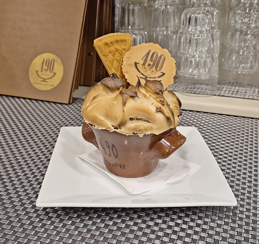 Il gelato al forno del 490 nel coccio di terracotta di Castelli